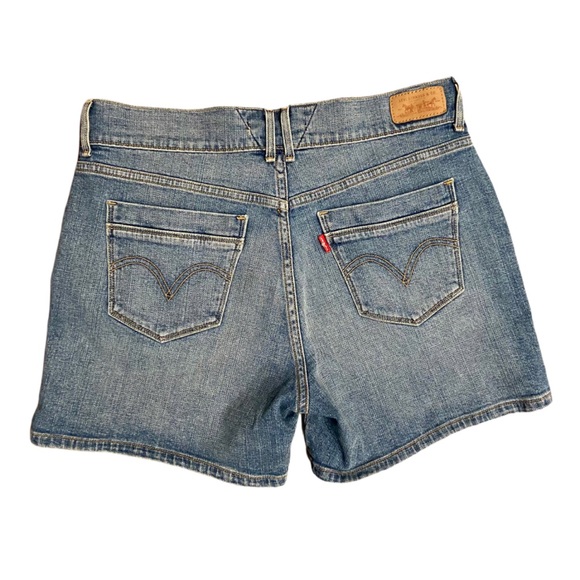 Levi's Light Wash Double Button Denim Shorts - Picture 2 of 5